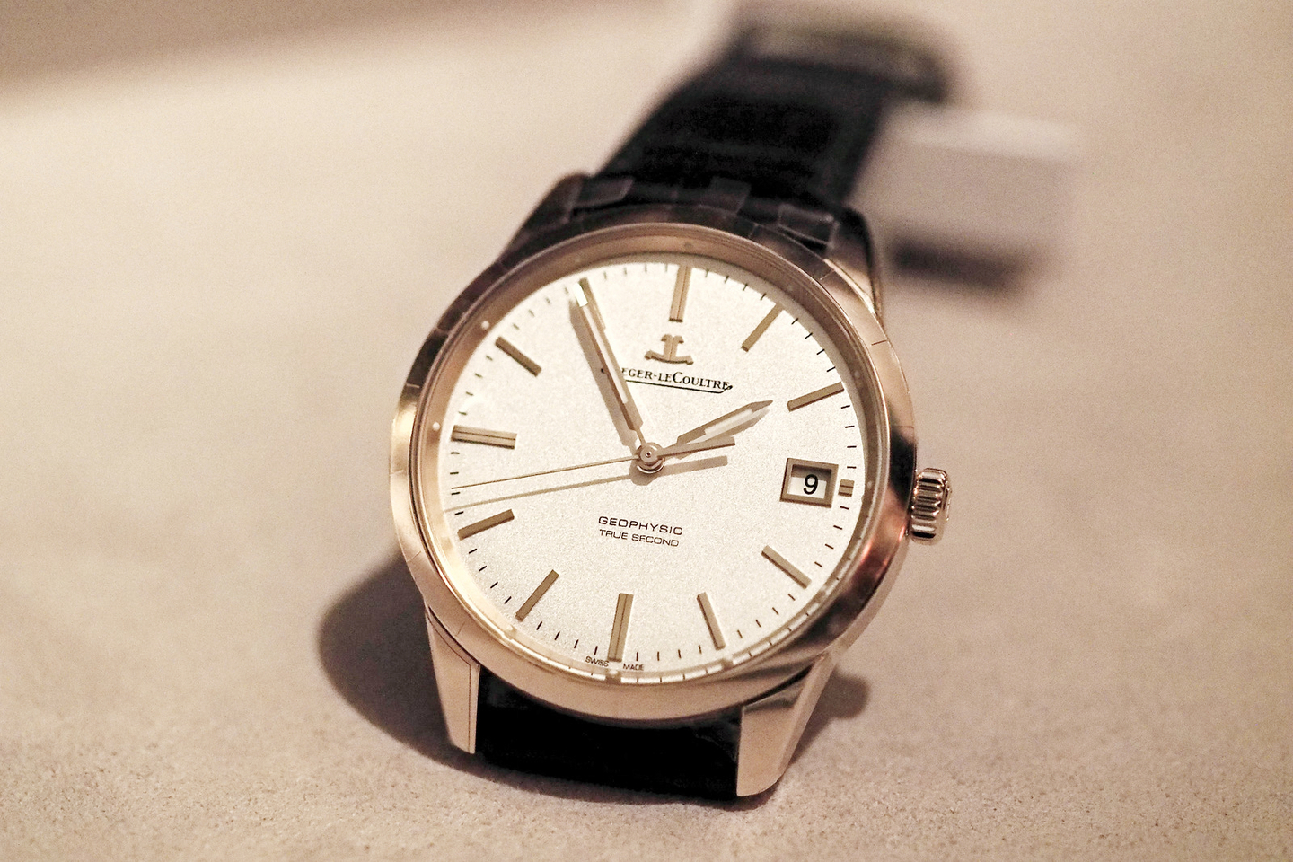 The new Jaeger-LeCoultre Geophysic “True Second” and “Universal Time” Hands-On
