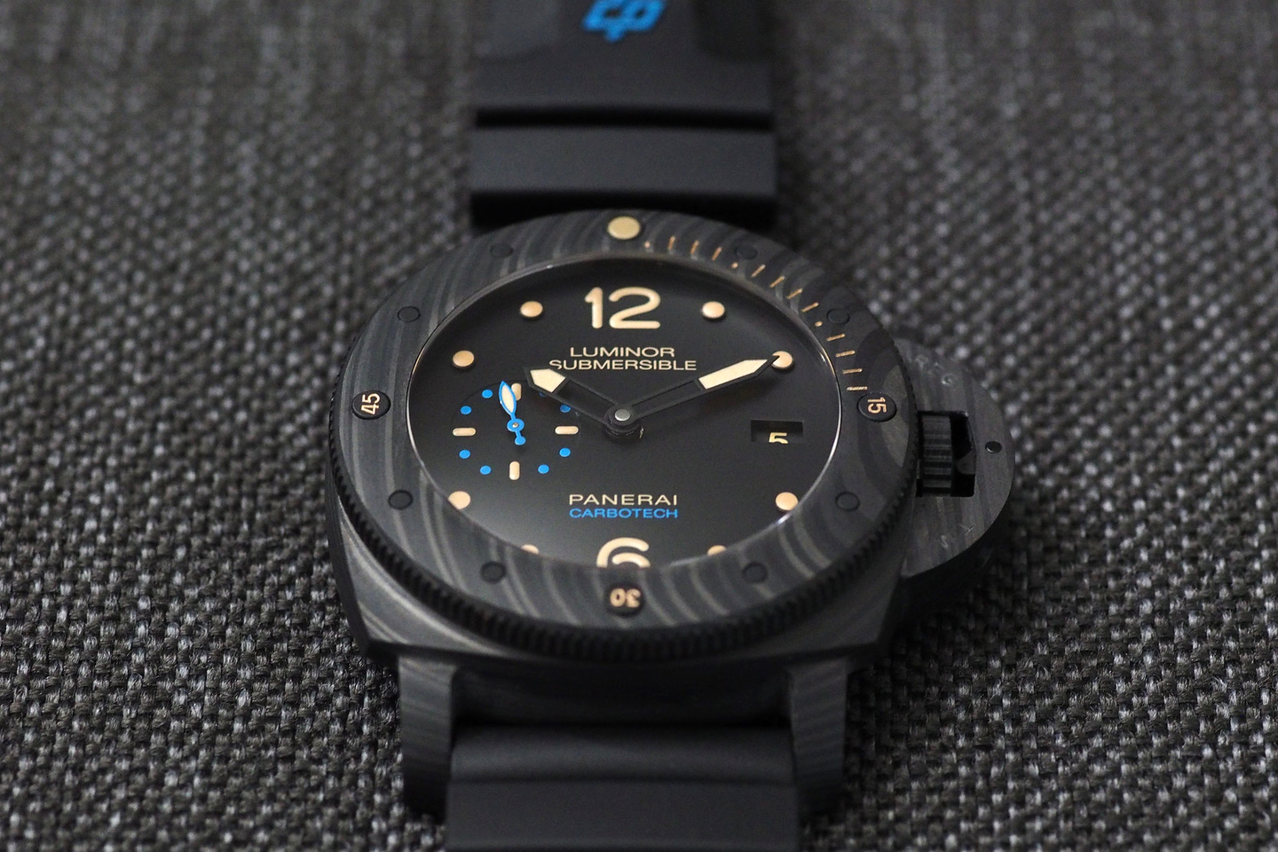 REVIEW: Luminor Submersible 1950 Carbotech 3 Days Automatic